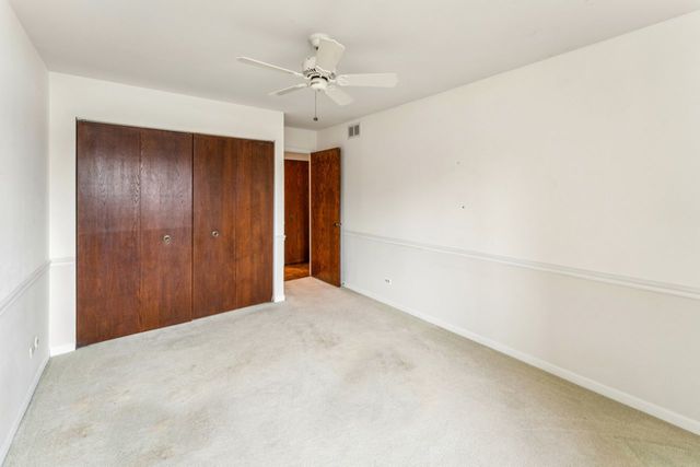 101 Old Oak Drive 216, Buffalo Grove, IL 60089