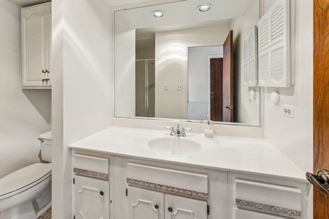 101 Old Oak Drive 216, Buffalo Grove, IL 60089