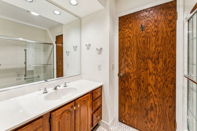 101 Old Oak Drive 216, Buffalo Grove, IL 60089