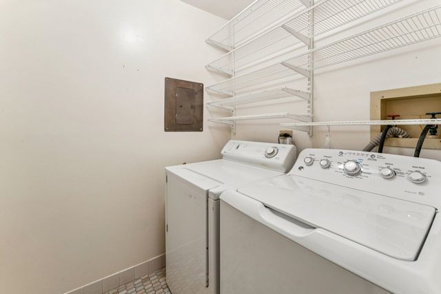 101 Old Oak Drive 216, Buffalo Grove, IL 60089