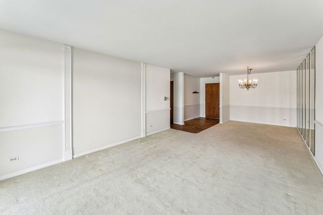 101 Old Oak Drive 216, Buffalo Grove, IL 60089