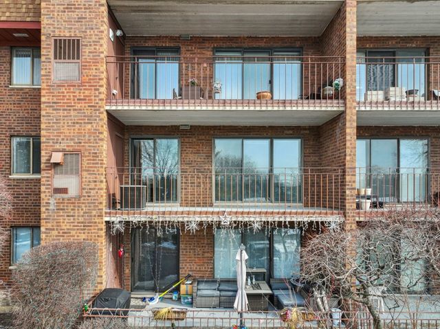 101 Old Oak Drive 216, Buffalo Grove, IL 60089