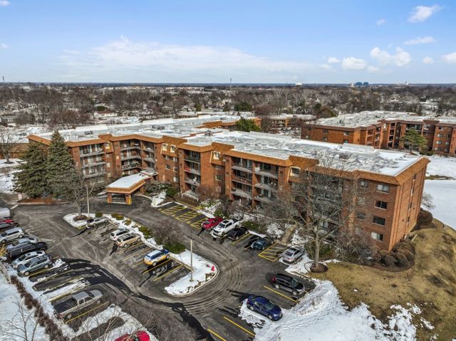 101 Old Oak Drive 216, Buffalo Grove, IL 60089