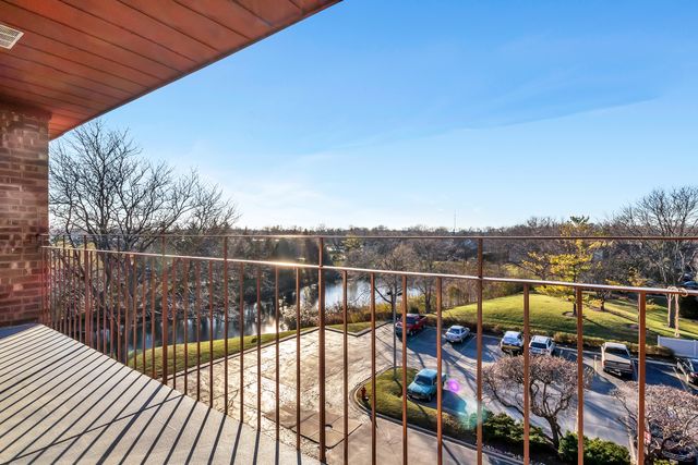 101 Old Oak Drive 216, Buffalo Grove, IL 60089