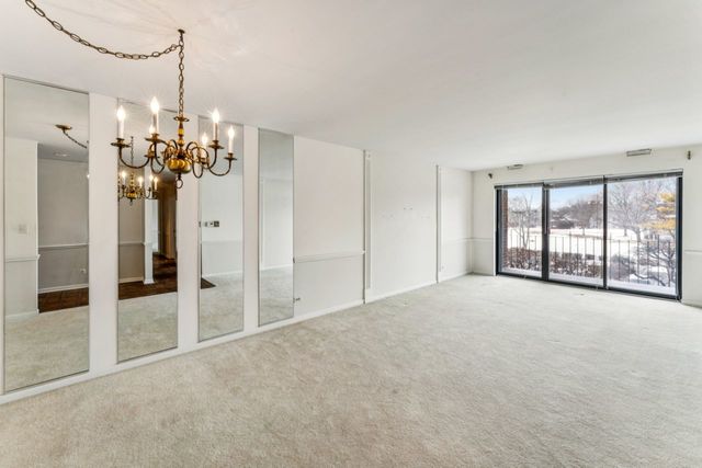 101 Old Oak Drive 216, Buffalo Grove, IL 60089