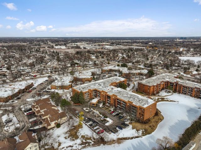 101 Old Oak Drive 216, Buffalo Grove, IL 60089