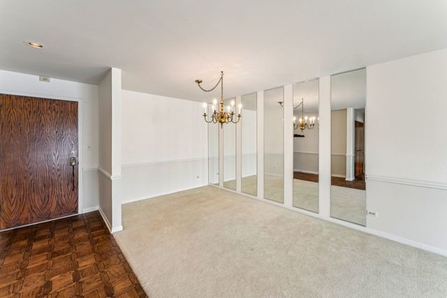 101 Old Oak Drive 216, Buffalo Grove, IL 60089