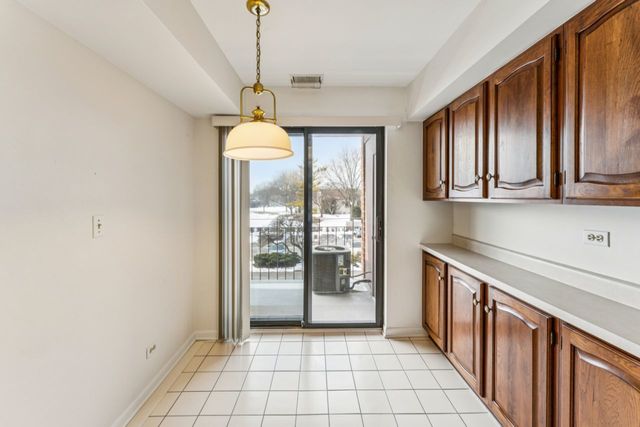 101 Old Oak Drive 216, Buffalo Grove, IL 60089