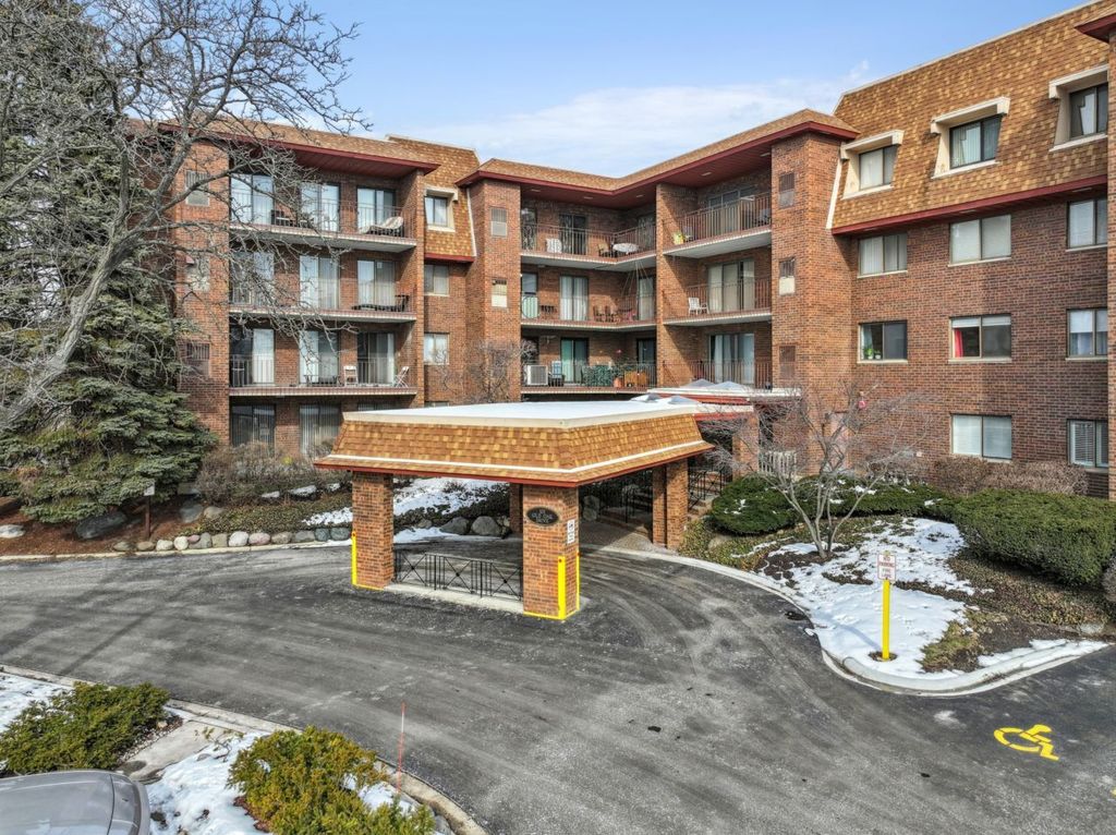 101 Old Oak Drive 216, Buffalo Grove, IL 60089