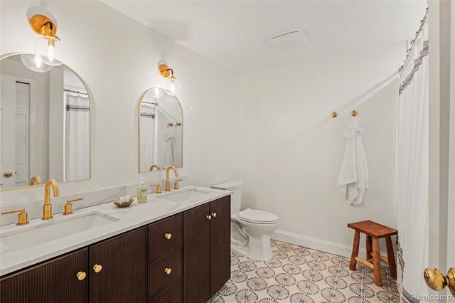 6040 Tall Oak Way, Genoa Township, MI 48116