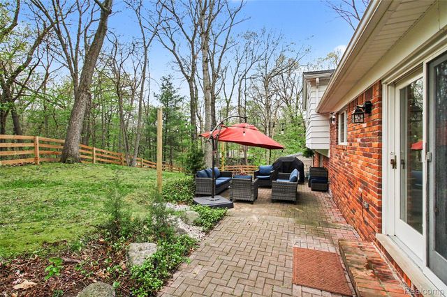 6040 Tall Oak Way, Genoa Township, MI 48116