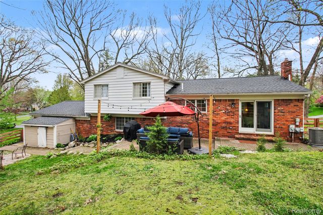 6040 Tall Oak Way, Genoa Township, MI 48116