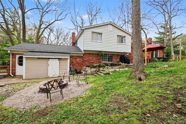 6040 Tall Oak Way, Genoa Township, MI 48116