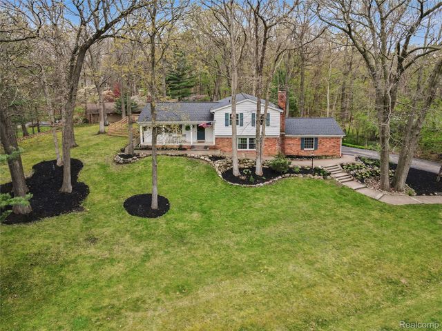 6040 Tall Oak Way, Genoa Township, MI 48116