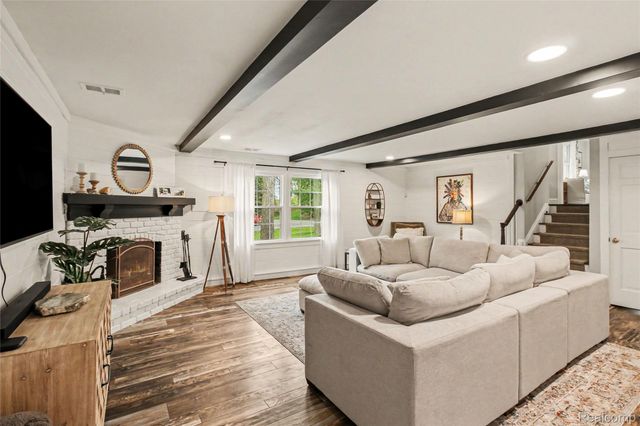 6040 Tall Oak Way, Genoa Township, MI 48116
