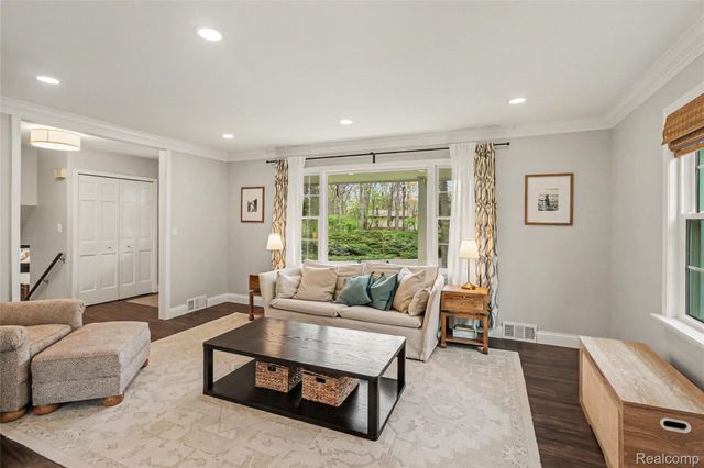 6040 Tall Oak Way, Genoa Township, MI 48116