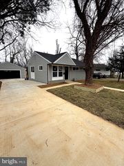 13711 PARKLAND DR, Rockville, MD 20853