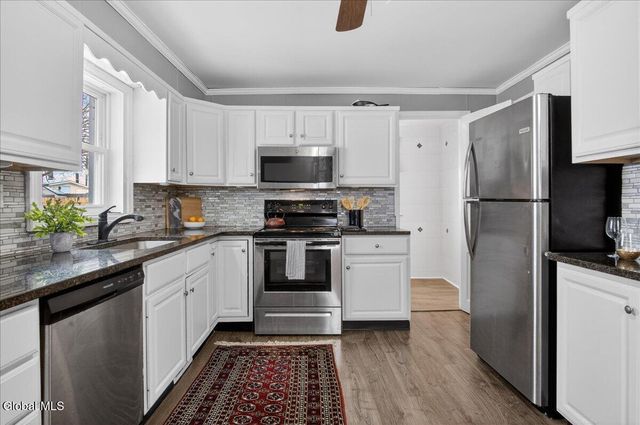 14 Parkview Court, Troy, NY 12180