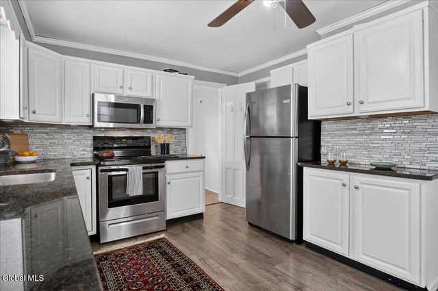 14 Parkview Court, Troy, NY 12180