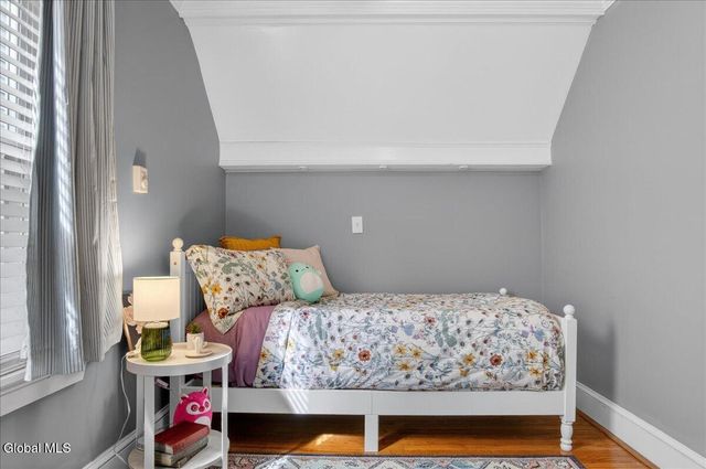 14 Parkview Court, Troy, NY 12180