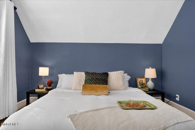 14 Parkview Court, Troy, NY 12180