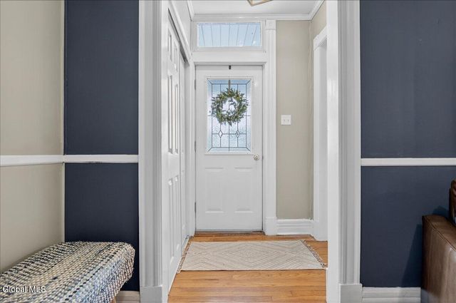 14 Parkview Court, Troy, NY 12180