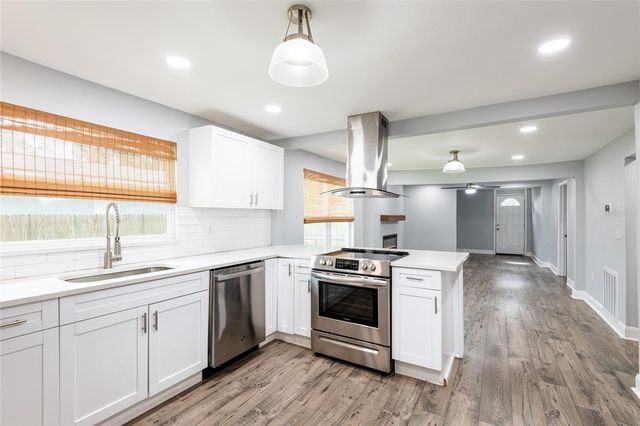 8006 N 14TH STREET, Tampa, FL 33604