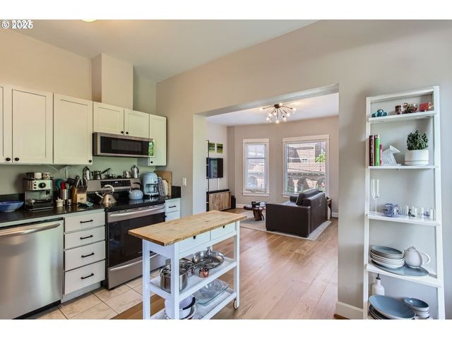 1714 Nw COUCH St 7, Portland, OR 97209