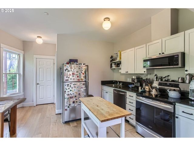 1714 Nw COUCH St 7, Portland, OR 97209