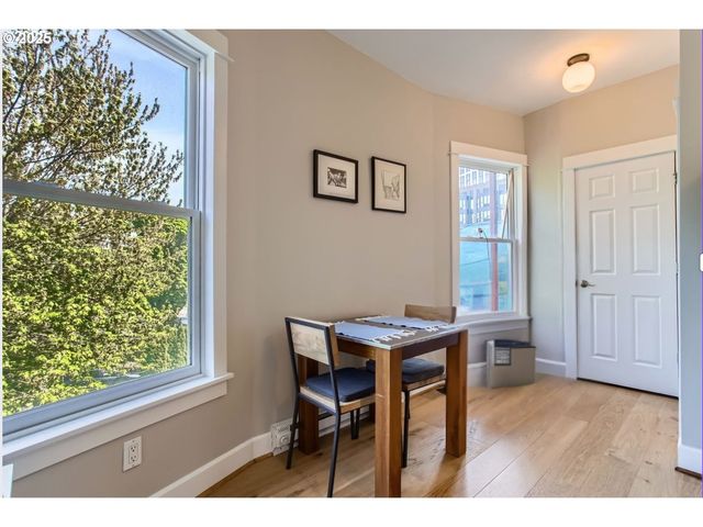 1714 Nw COUCH St 7, Portland, OR 97209