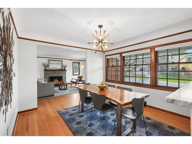 4334 Ne CESAR E CHAVEZ Blvd, Portland, OR 97211