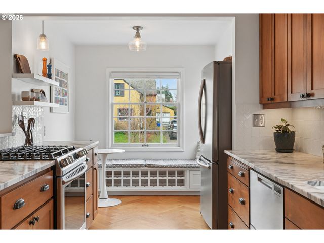 4334 Ne CESAR E CHAVEZ Blvd, Portland, OR 97211