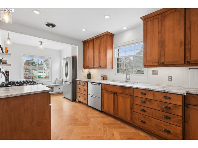 4334 Ne CESAR E CHAVEZ Blvd, Portland, OR 97211