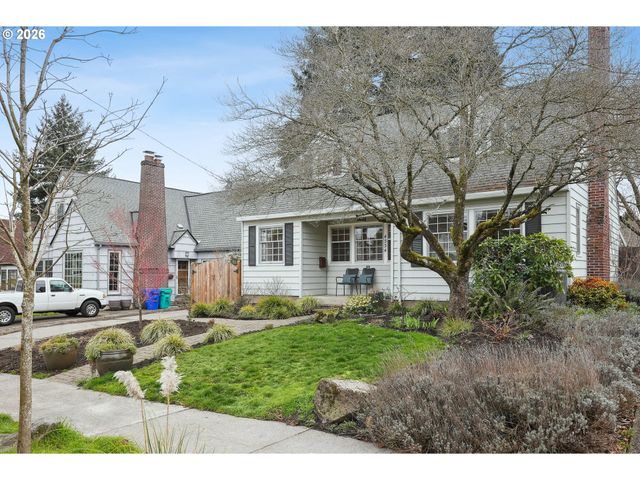 4334 Ne CESAR E CHAVEZ Blvd, Portland, OR 97211