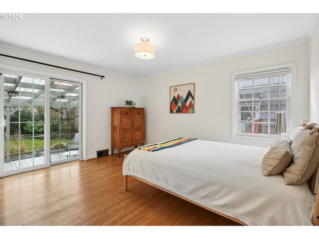 4334 Ne CESAR E CHAVEZ Blvd, Portland, OR 97211