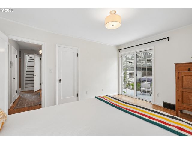 4334 Ne CESAR E CHAVEZ Blvd, Portland, OR 97211