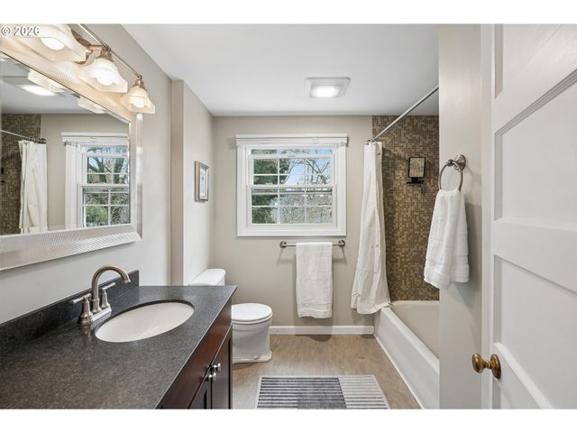 4334 Ne CESAR E CHAVEZ Blvd, Portland, OR 97211