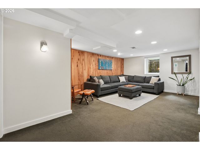 4334 Ne CESAR E CHAVEZ Blvd, Portland, OR 97211