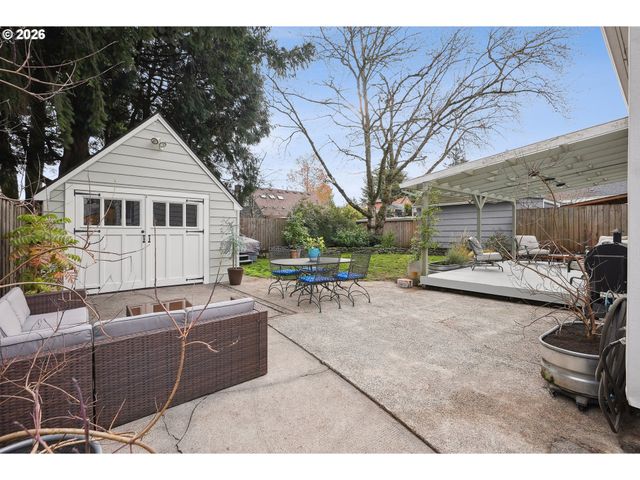 4334 Ne CESAR E CHAVEZ Blvd, Portland, OR 97211