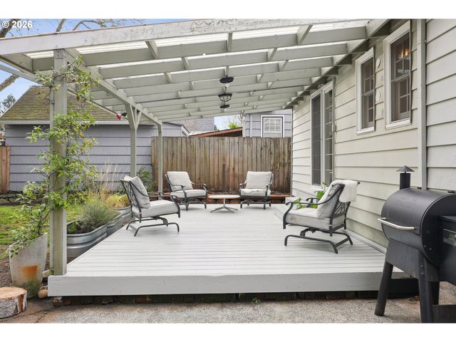 4334 Ne CESAR E CHAVEZ Blvd, Portland, OR 97211