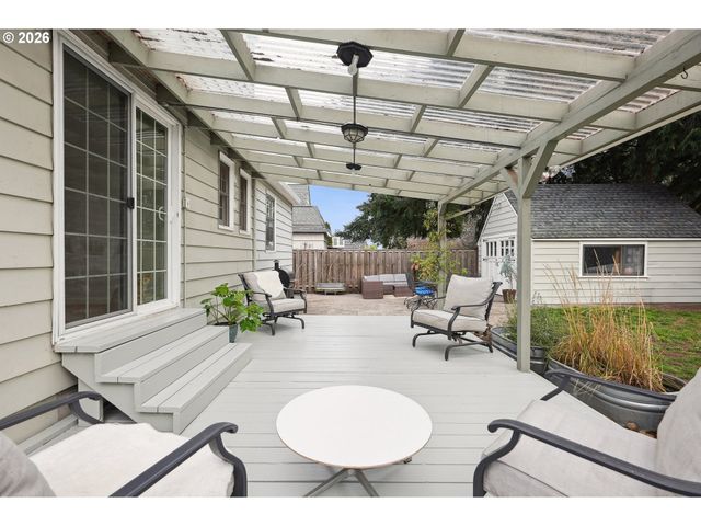 4334 Ne CESAR E CHAVEZ Blvd, Portland, OR 97211