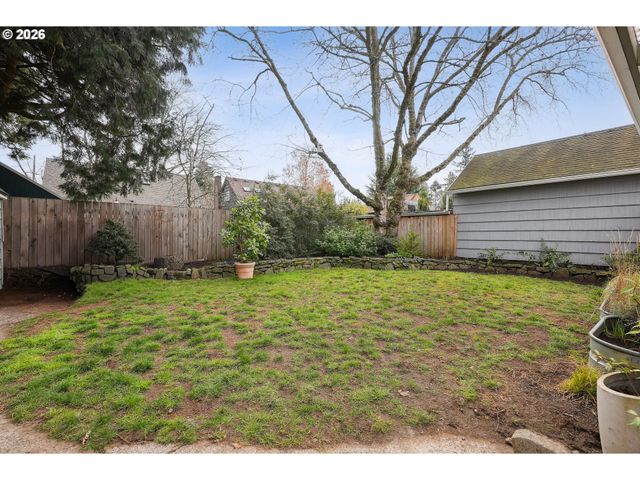 4334 Ne CESAR E CHAVEZ Blvd, Portland, OR 97211