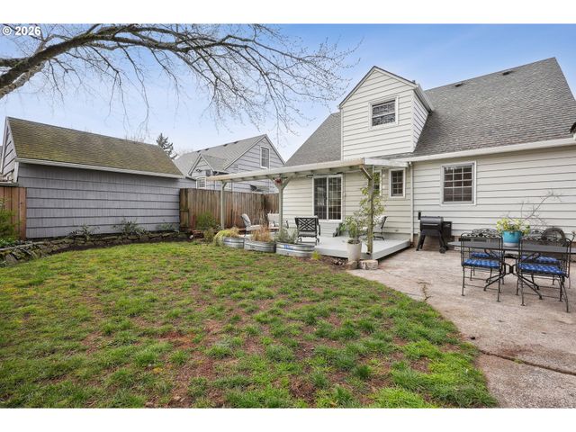 4334 Ne CESAR E CHAVEZ Blvd, Portland, OR 97211