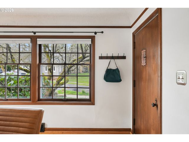 4334 Ne CESAR E CHAVEZ Blvd, Portland, OR 97211