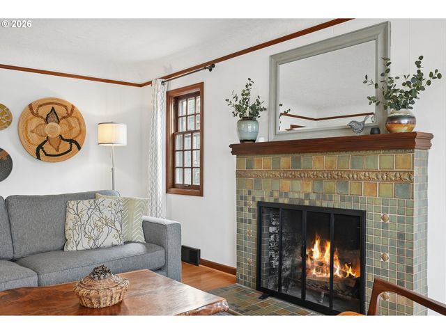 4334 Ne CESAR E CHAVEZ Blvd, Portland, OR 97211