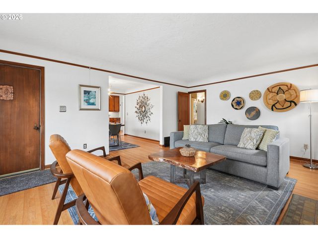 4334 Ne CESAR E CHAVEZ Blvd, Portland, OR 97211