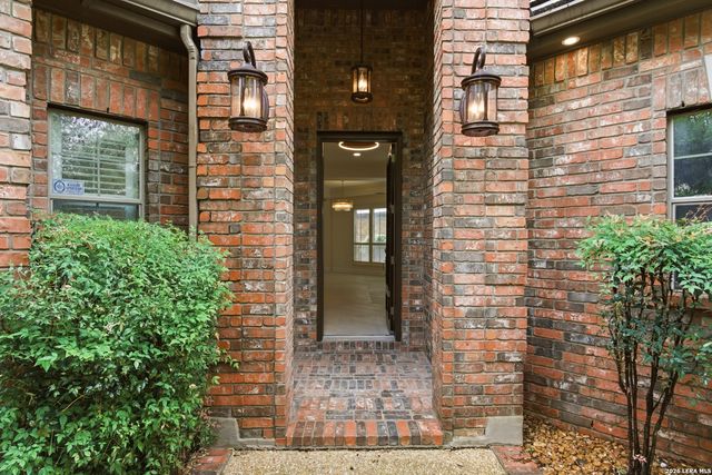 82 Westcourt ln, San Antonio, TX 78257