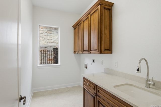 82 Westcourt ln, San Antonio, TX 78257