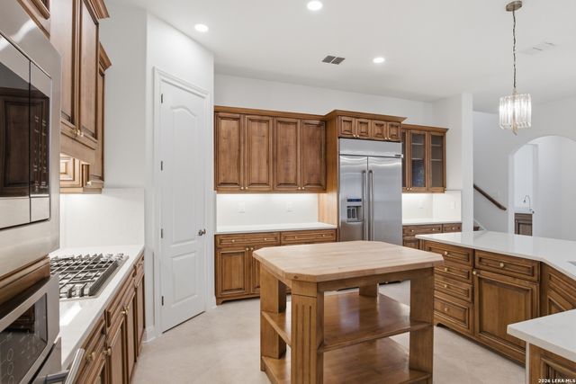 82 Westcourt ln, San Antonio, TX 78257