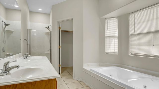 122 Eagle Point DR, Kingsland, TX 78639